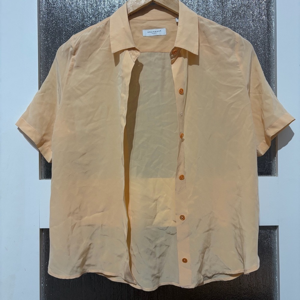 Equipment 100% Silk Short Sleeve Button Down Shirt - Picture 2 of 5